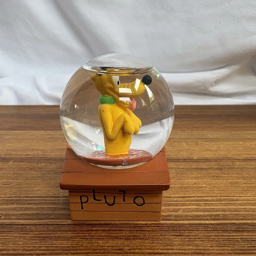 Disney Pluto Snow Globe Doghouse Mini Water Globe Figurine Collectible 2.5